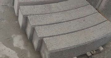 平凉芝麻白弧形路牙石