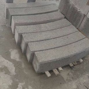 平凉芝麻白弧形路牙石