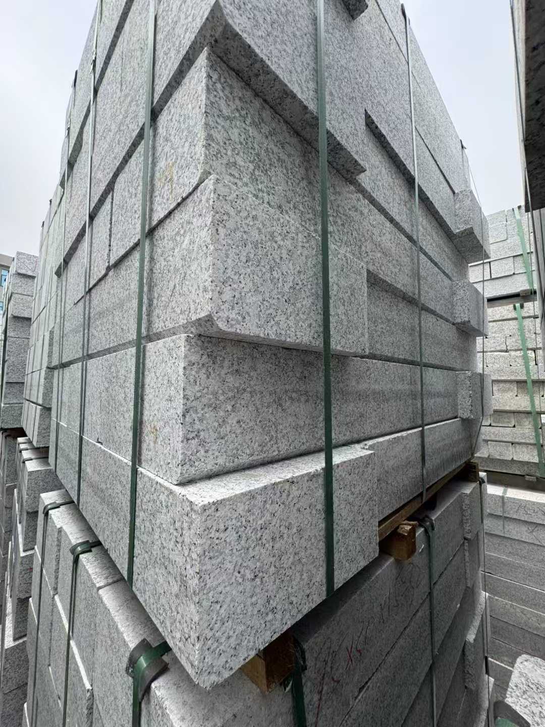 平凉芝麻白路牙石 马路牙子