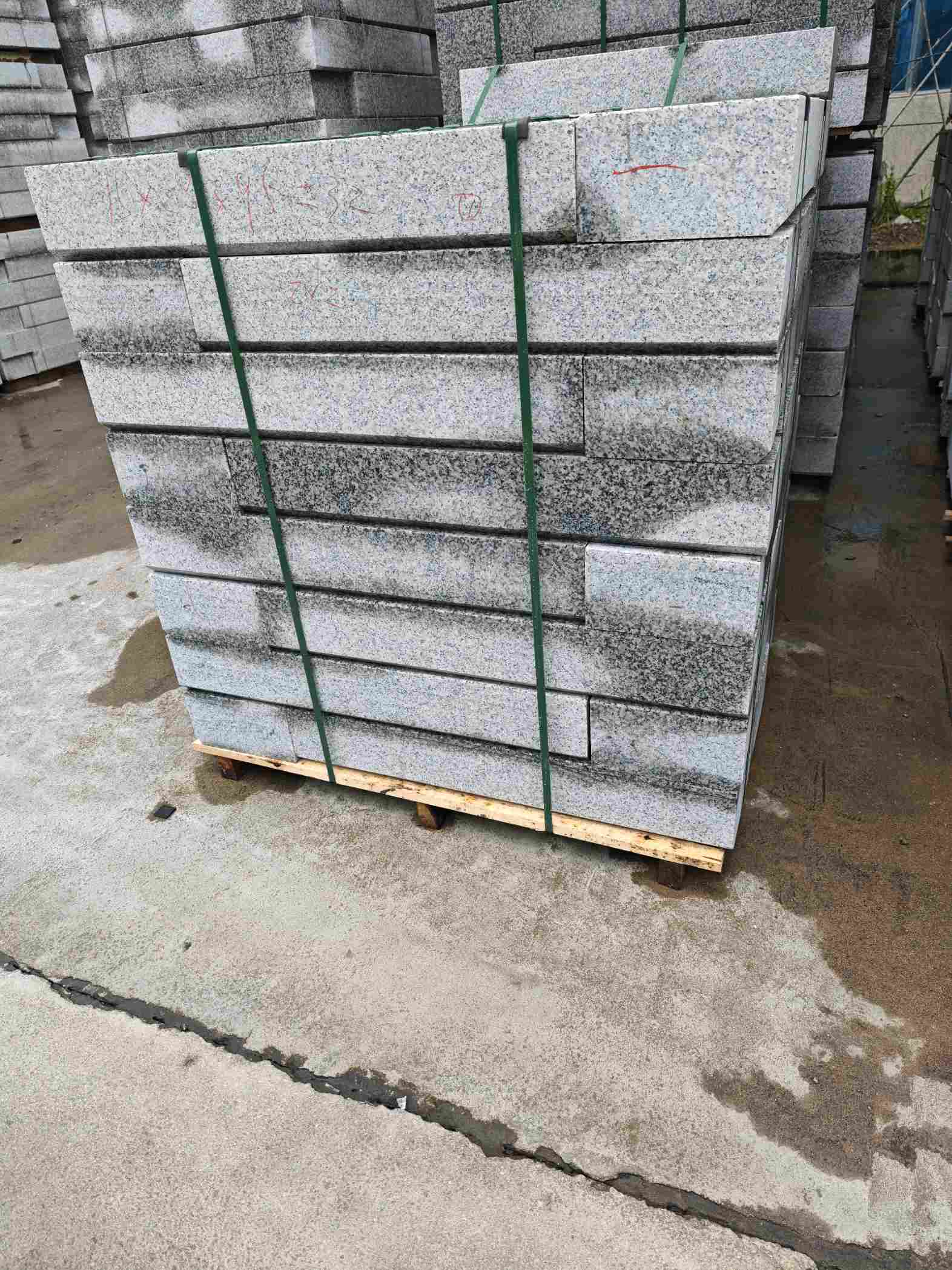 平凉芙蓉白路牙石，马路牙子